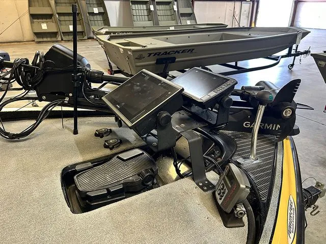 Slide: The Image of Triton 18TRX 2019 - 10