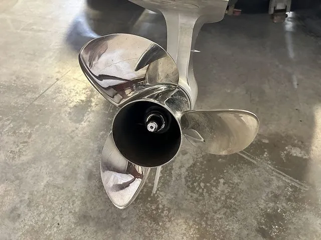 Slide: The Image of Triton 18TRX 2019 - 11