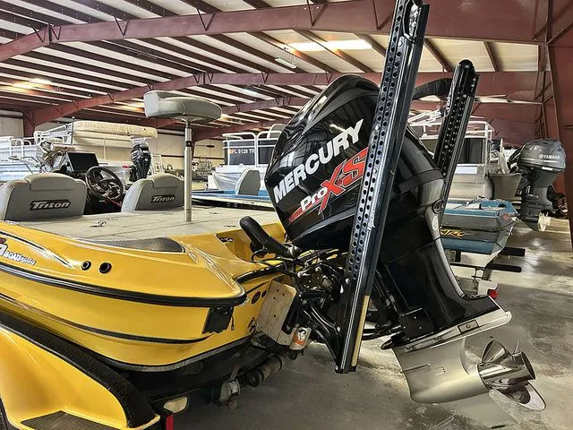 Slide: The Image of Triton 18TRX 2019 - 12