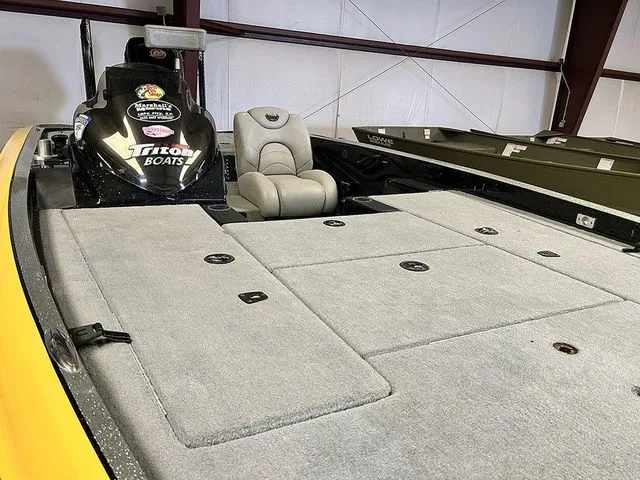 Slide: The Image of Triton 18TRX 2019 - 4