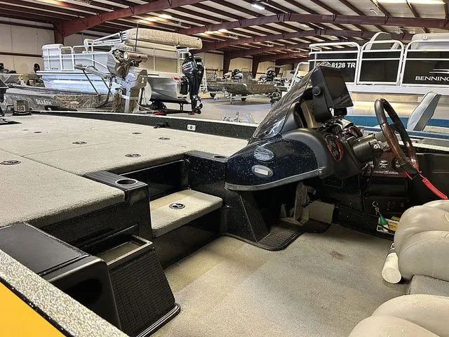 Slide: The Image of Triton 18TRX 2019 - 5