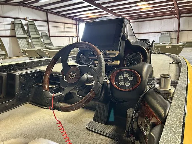 Slide: The Image of Triton 18TRX 2019 - 7