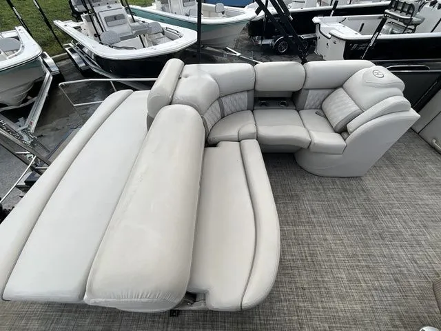 Slide: The Image of Harris 230 2019 - 14