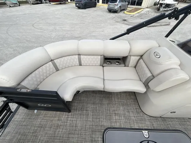 Slide: The Image of Harris 230 2019 - 8