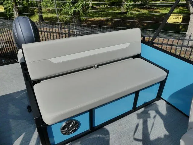 Slide: The Image of Bench seat on Godfrey Pontoons Xperience 2086 SFLX, year 2026. - 6