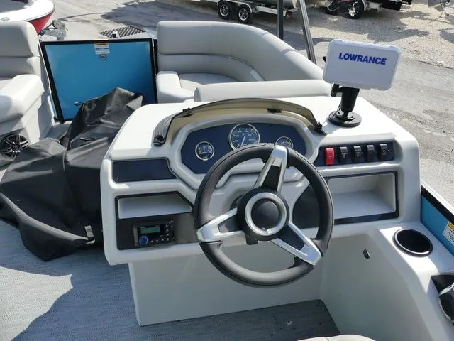 Slide: The Image of Helm of Godfrey Pontoons Xperience 2086 SFLX, year 2026. - 8