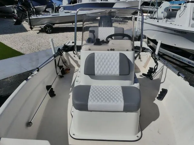 Slide: The Image of Cape Craft 160 2016 - 12