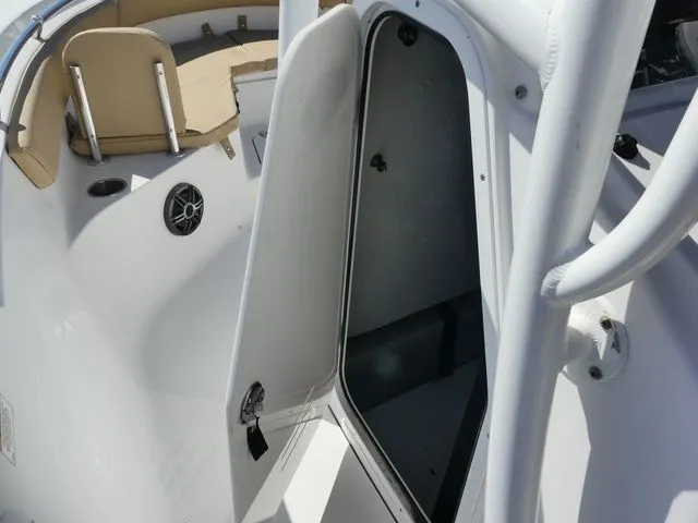 Slide: The Image of Sportsman Heritage 211 Center Console 2018 - 11
