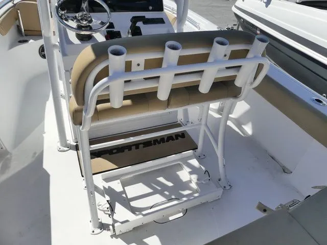 Slide: The Image of Sportsman Heritage 211 Center Console 2018 - 15