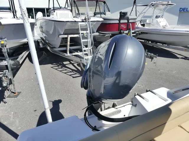 Slide: The Image of Sportsman Heritage 211 Center Console 2018 - 5