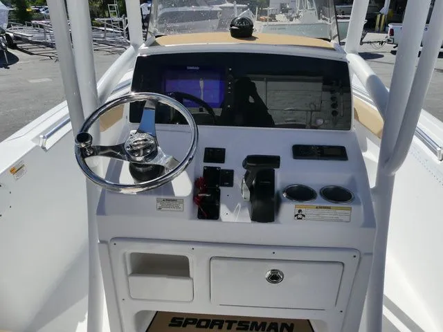 Slide: The Image of Sportsman Heritage 211 Center Console 2018 - 6