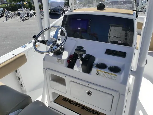 Slide: The Image of Sportsman Heritage 211 Center Console 2018 - 7