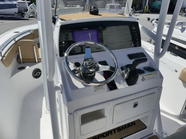 Slide: The Image of Sportsman Heritage 211 Center Console 2018 - 8