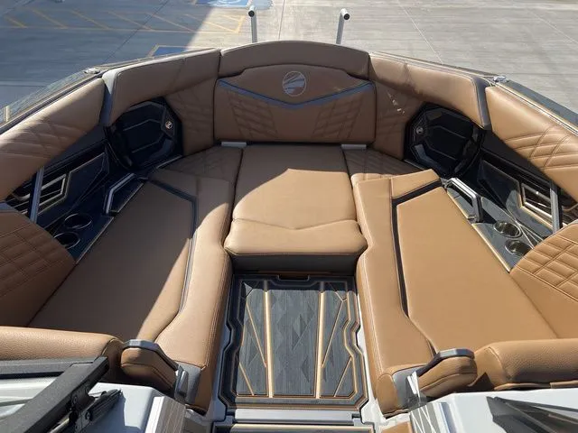 Slide: The Image of Tigé 25ZX 2025 - 17