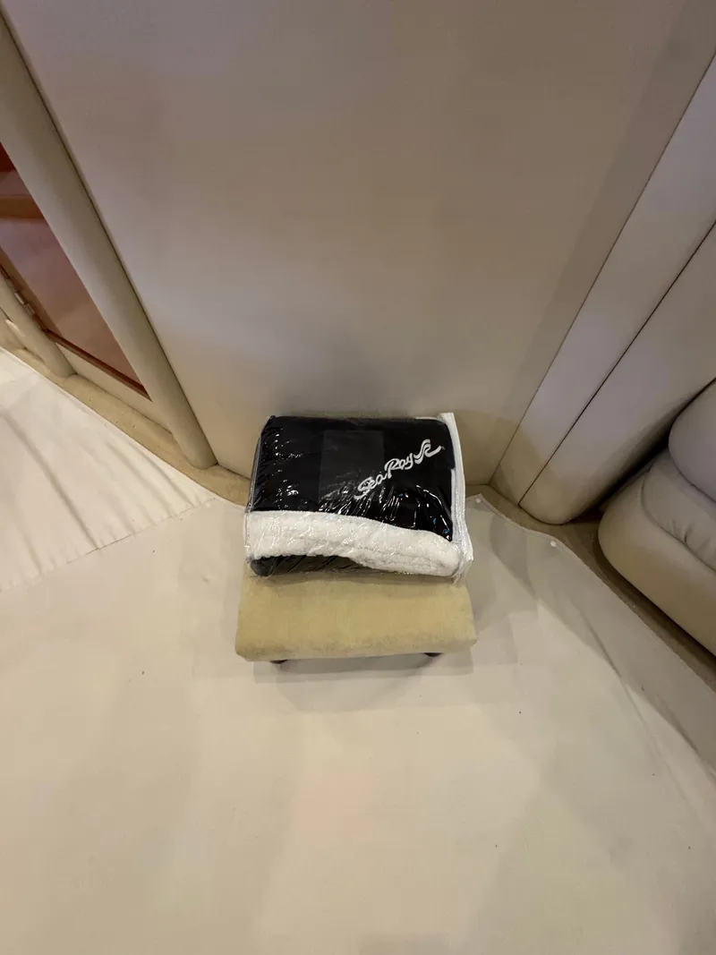 Slide: The Image of Sea Ray Sundancer 510 2001 - 68