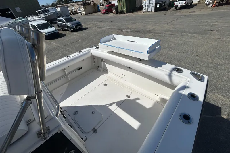 Slide: The Image of 2006 Albin 26 Center Console boat with spacious deck and fishing station. - 10