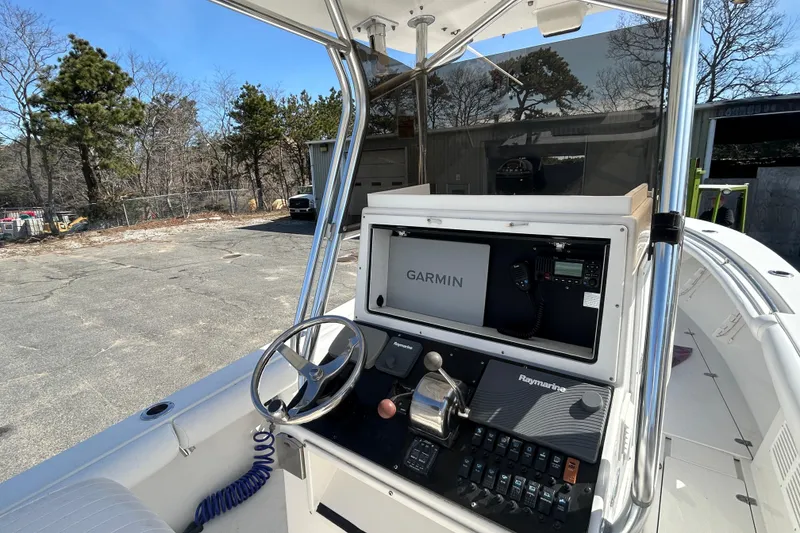 Slide: The Image of 2006 Albin 26 Center Console boat with Garmin navigation system and Raymarine controls. - 14