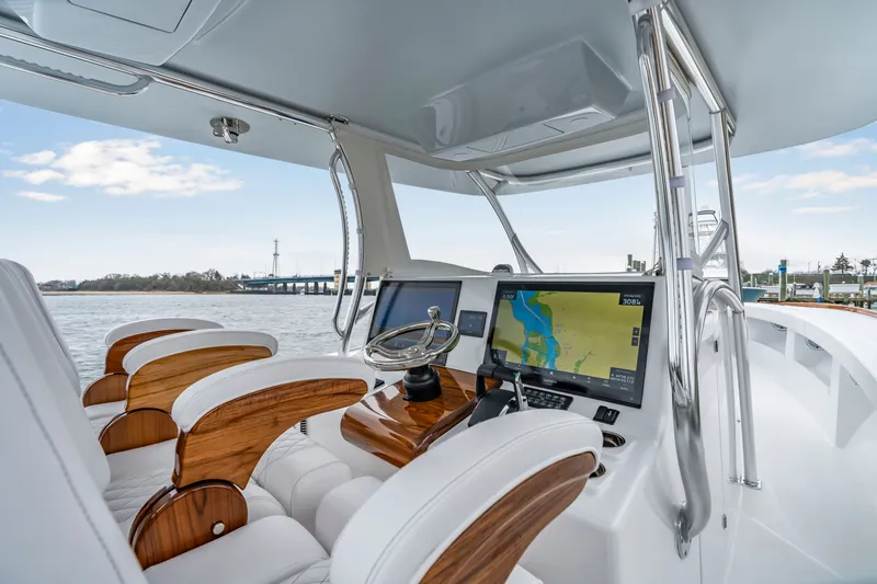 Slide: The Image of Front Runner 39 Center Console 2026 - 54