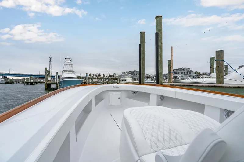 Slide: The Image of Front Runner 39 Center Console 2026 - 64