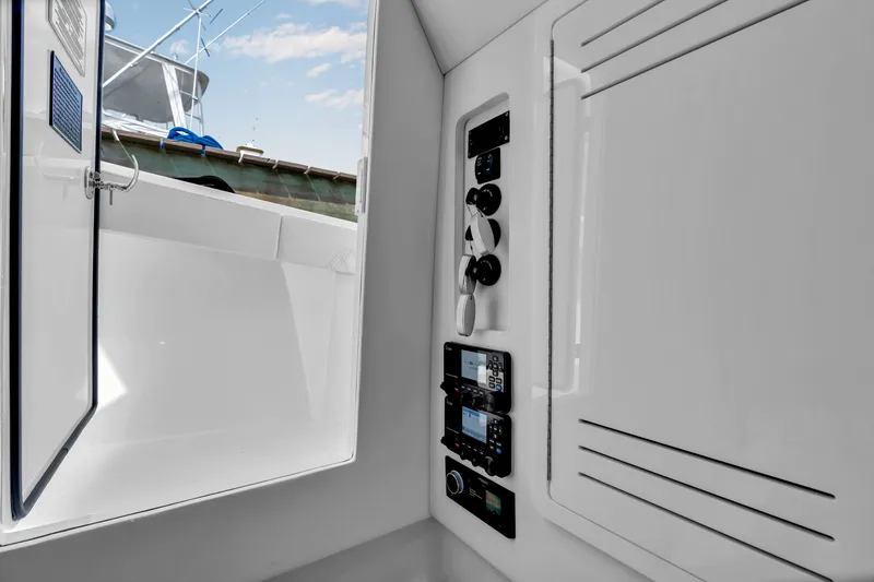 Slide: The Image of Front Runner 39 Center Console 2026 - 74