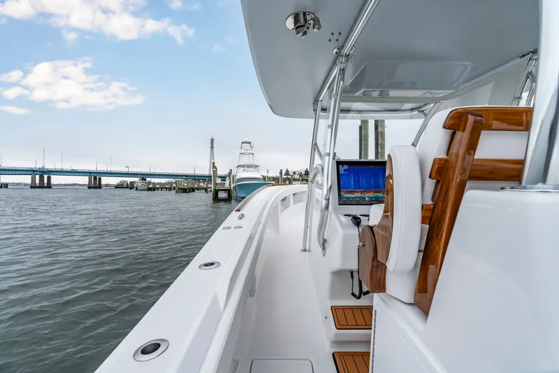 Slide: The Image of Front Runner 39 Center Console 2026 - 82