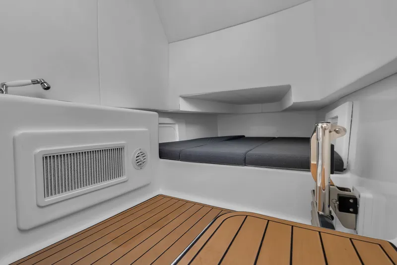 Slide: The Image of Front Runner 39 Center Console 2026 - 86