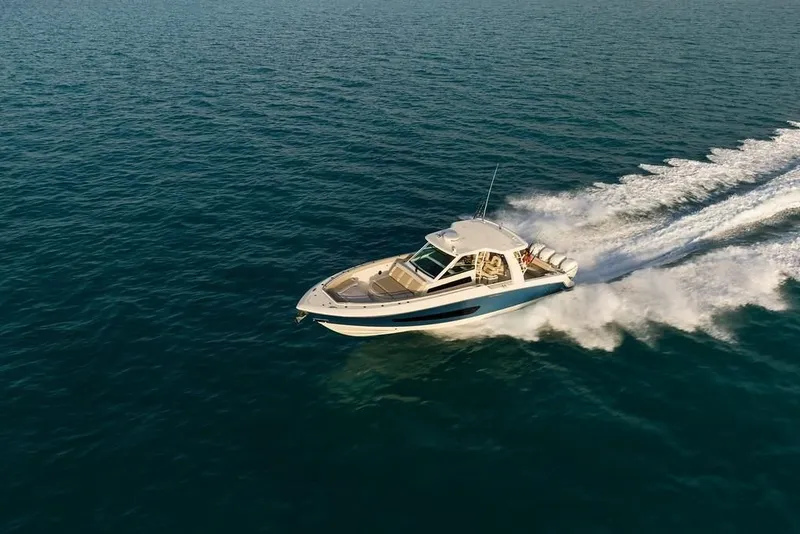 Slide: The Image of Boston Whaler 420 Outrage 2024 - 34