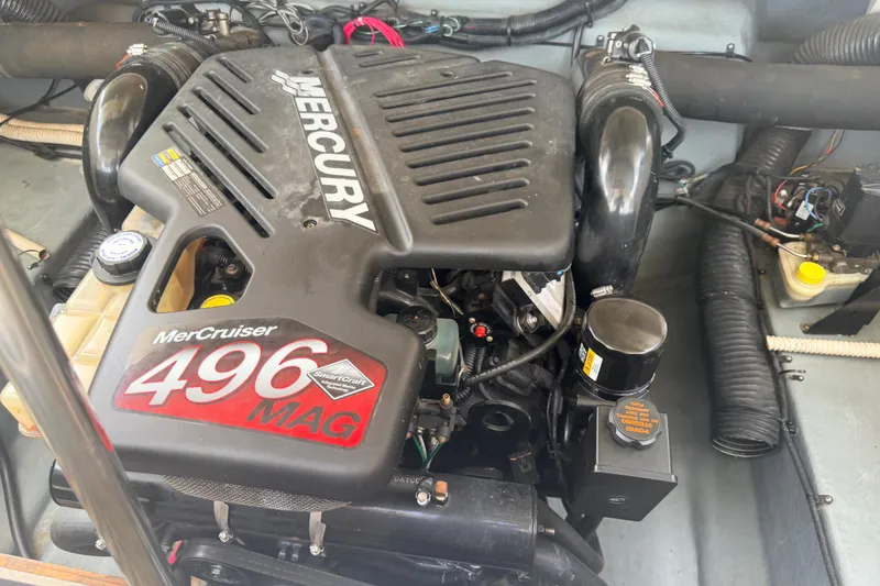 Slide: The Image of Engine of a 2002 Sea Ray 290 Bowrider with MerCruiser 496 MAG. - 31