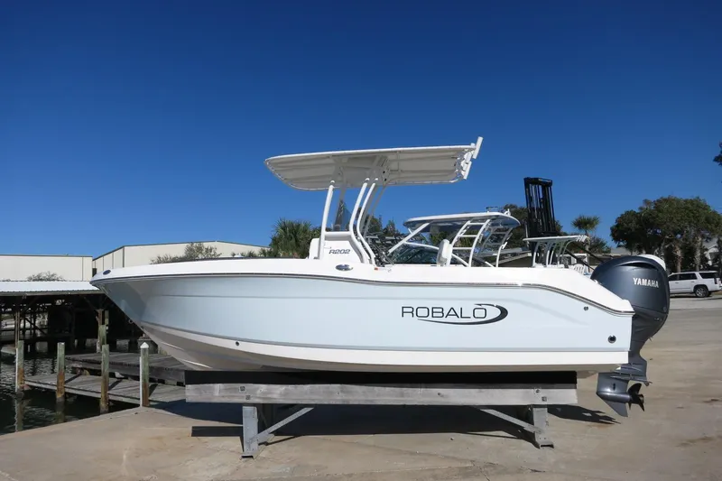 The Image of 2026 Robalo R200 Center Console boat with Yamaha engine on display outdoors. - 1