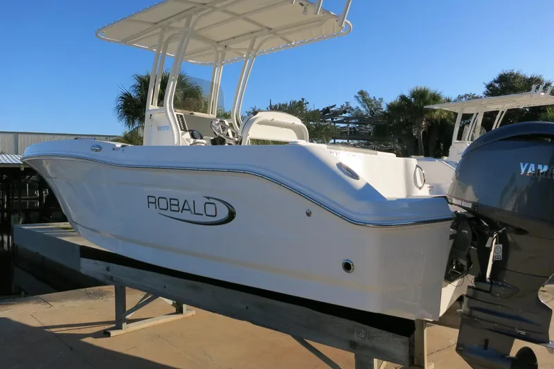 Slide: The Image of 2026 Robalo R202 Explorer boat with Yamaha engine on display. - 5