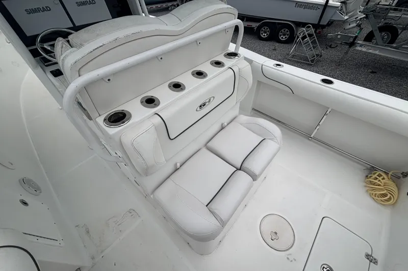 Slide: The Image of 2017 Sea Hunt Gamefish 30 boat interior with seating and rod holders. - 16