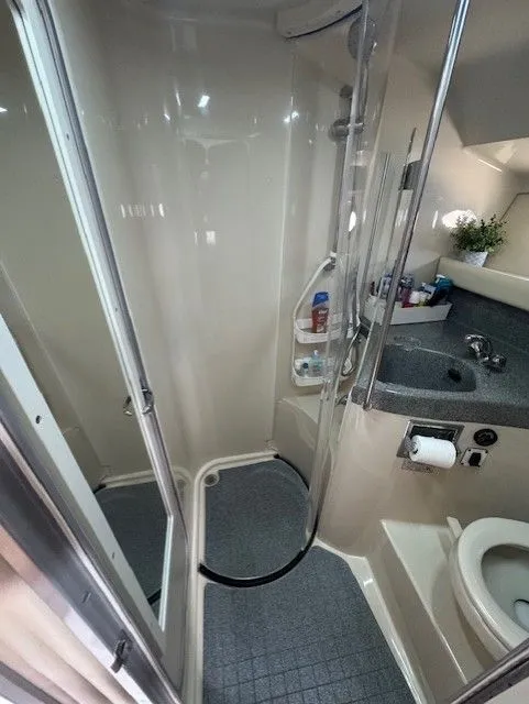 Slide: The Image of Larson Cabrio 370 2006 - 25