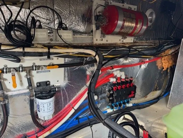 Slide: The Image of Larson Cabrio 370 2006 - 34