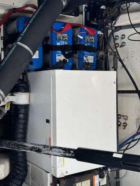 Slide: The Image of Larson Cabrio 370 2006 - 39