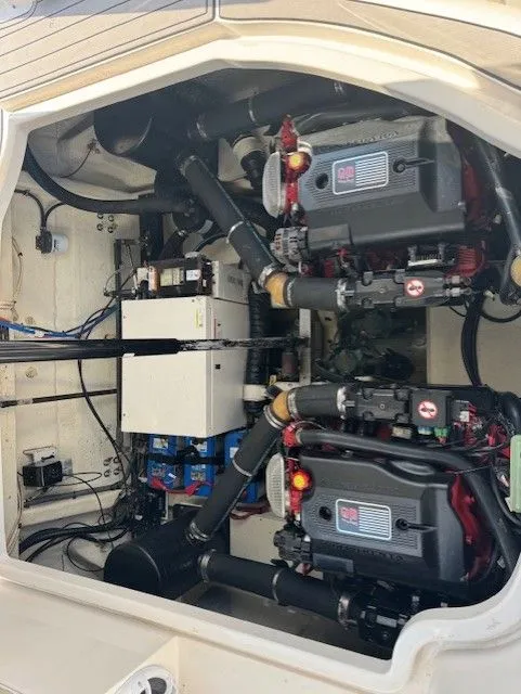 Slide: The Image of Larson Cabrio 370 2006 - 40