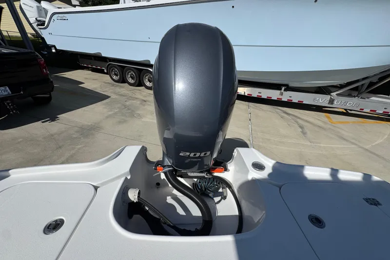 Slide: The Image of 2019 Sea Hunt BX 22 BR boat with Yamaha 200 outboard engine. - 38