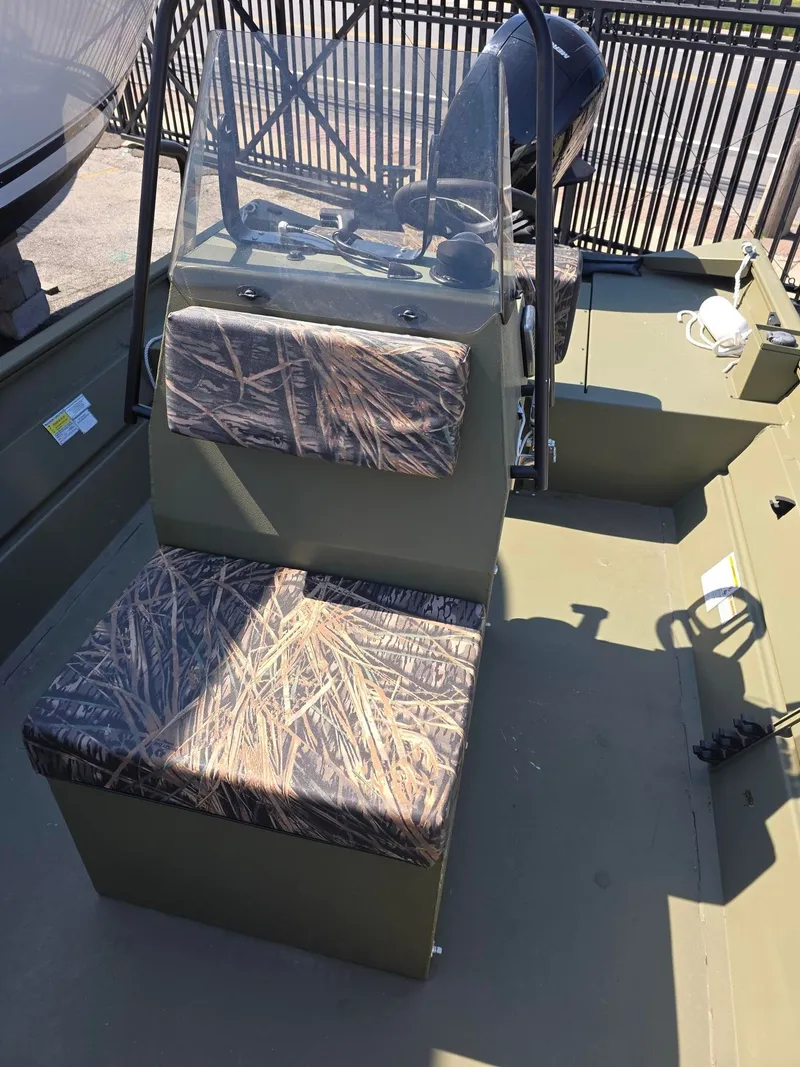 Slide: The Image of Lund Predator 2070 CC 2024 - 15