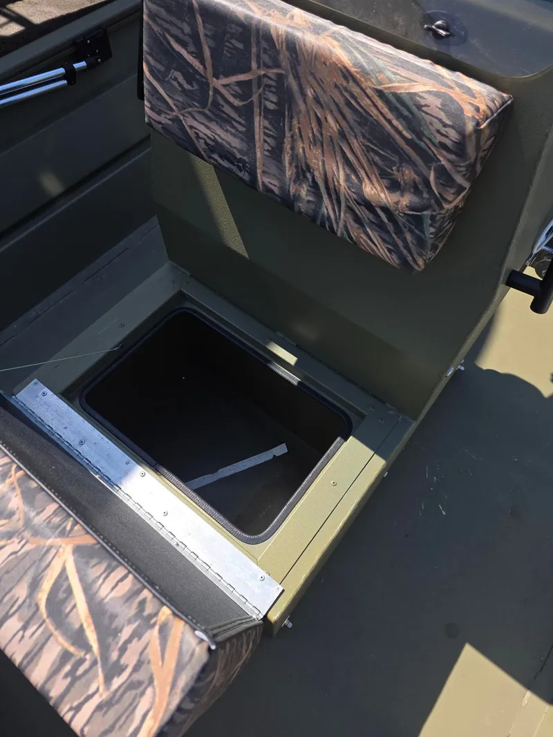 Slide: The Image of Lund Predator 2070 CC 2024 - 16