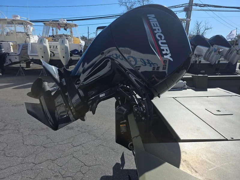 Slide: The Image of Lund Predator 2070 CC 2024 - 3