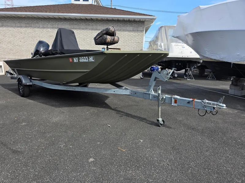 Slide: The Image of Lund Predator 2070 CC 2024 - 4