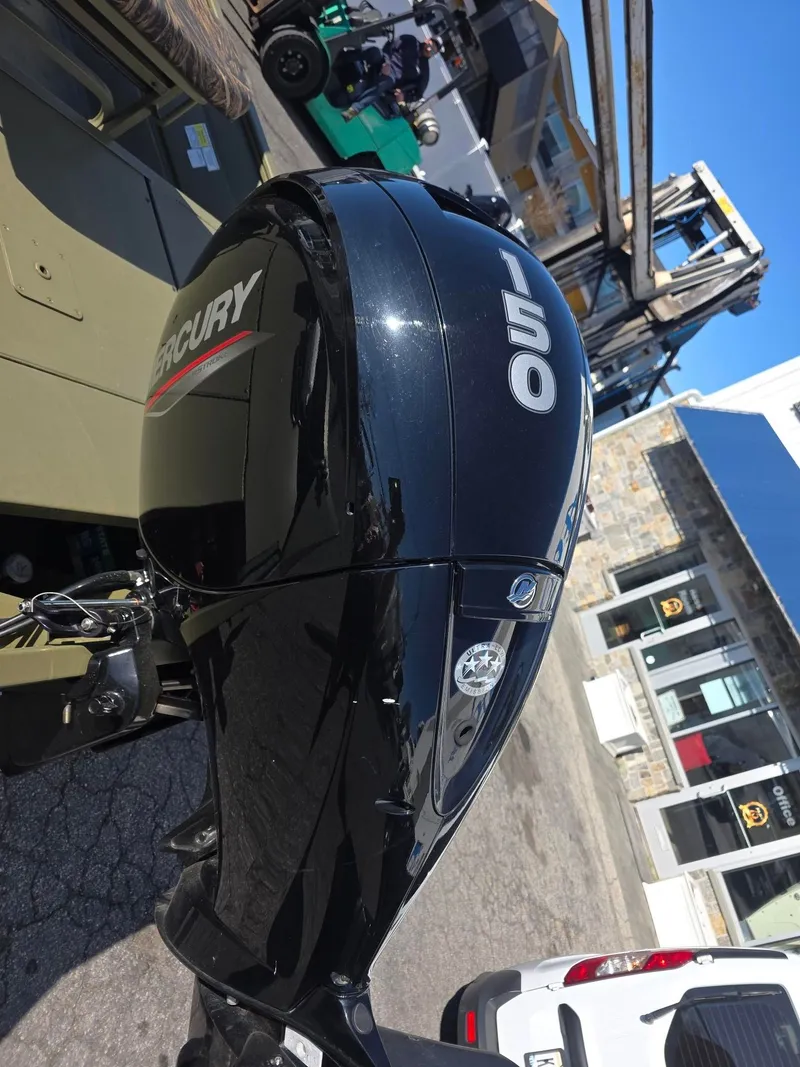 Slide: The Image of Lund Predator 2070 CC 2024 - 6