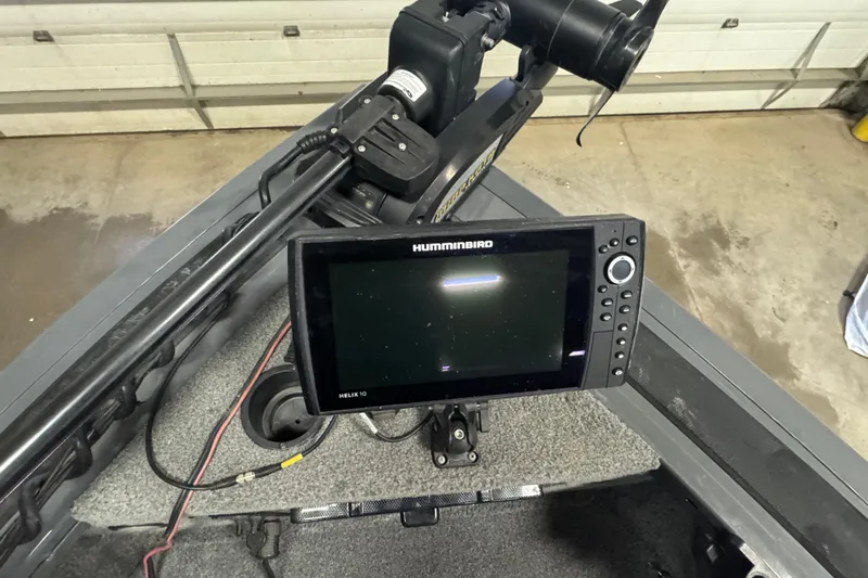 Slide: The Image of 2017 Tracker Targa V-18 WT boat with Humminbird Helix 10 fish finder. - 13