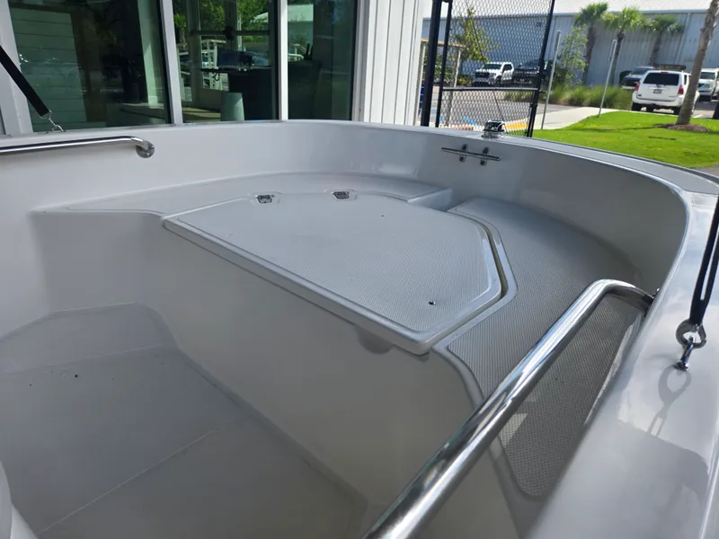 Slide: The Image of Boston Whaler 130 Super Sport 2027 - 8