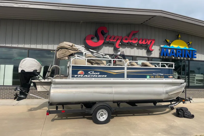 The Image of 2023 Sun Tracker Bass Buggy 16 XL Select pontoon boat at Sundown Marine dealership. - 0
