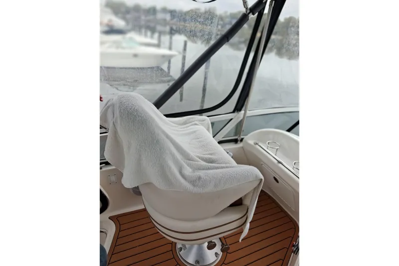 Slide: The Image of Captain's chair on 2003 Sea Ray 400 Sedan Bridge, covered with a white towel. - 54