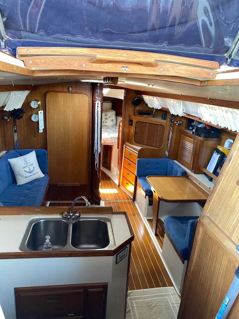 Slide: The Image of Catalina 36 1993 - 10