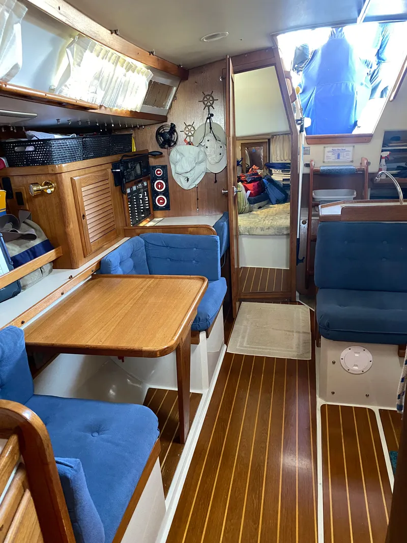 Slide: The Image of Catalina 36 1993 - 12