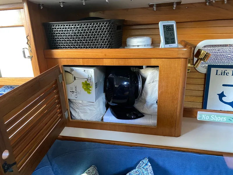 Slide: The Image of Catalina 36 1993 - 17