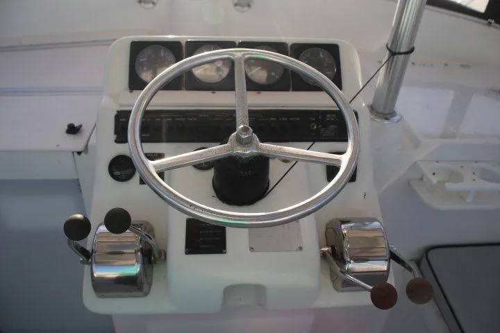 Slide: The Image of Steering wheel and controls of a 2000 Luhrs Tournament 290 Open boat. - 15