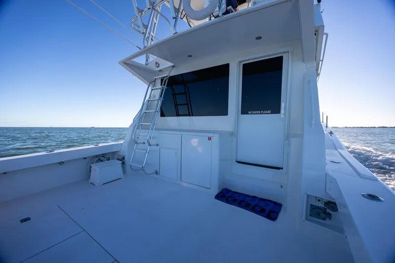 Slide: The Image of 1998 Viking 50 Convertible yacht deck with ocean view and ladder. - 41